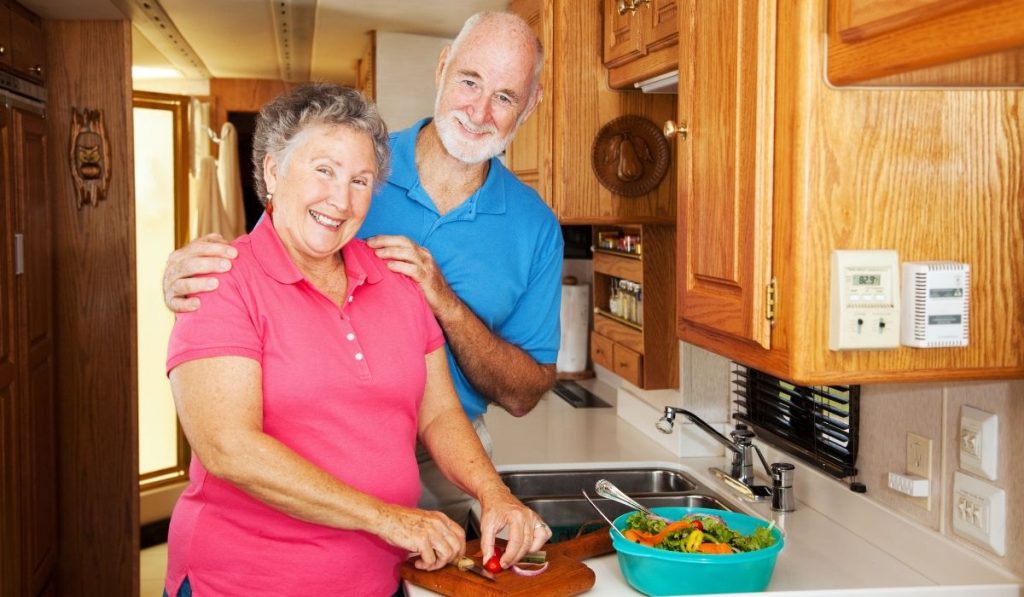 couples preparing the meal